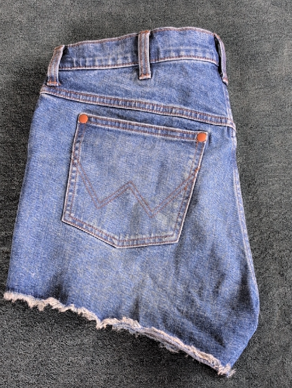 Wrangler Medium Blue Frayed Hem Denim Shorts - Picture 3 of 4